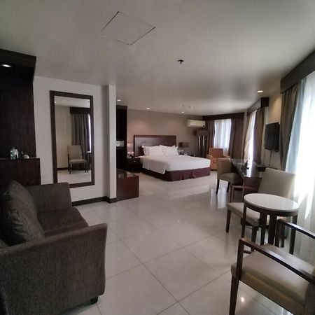Mandarin Plaza Hotel Cebu Dış mekan fotoğraf