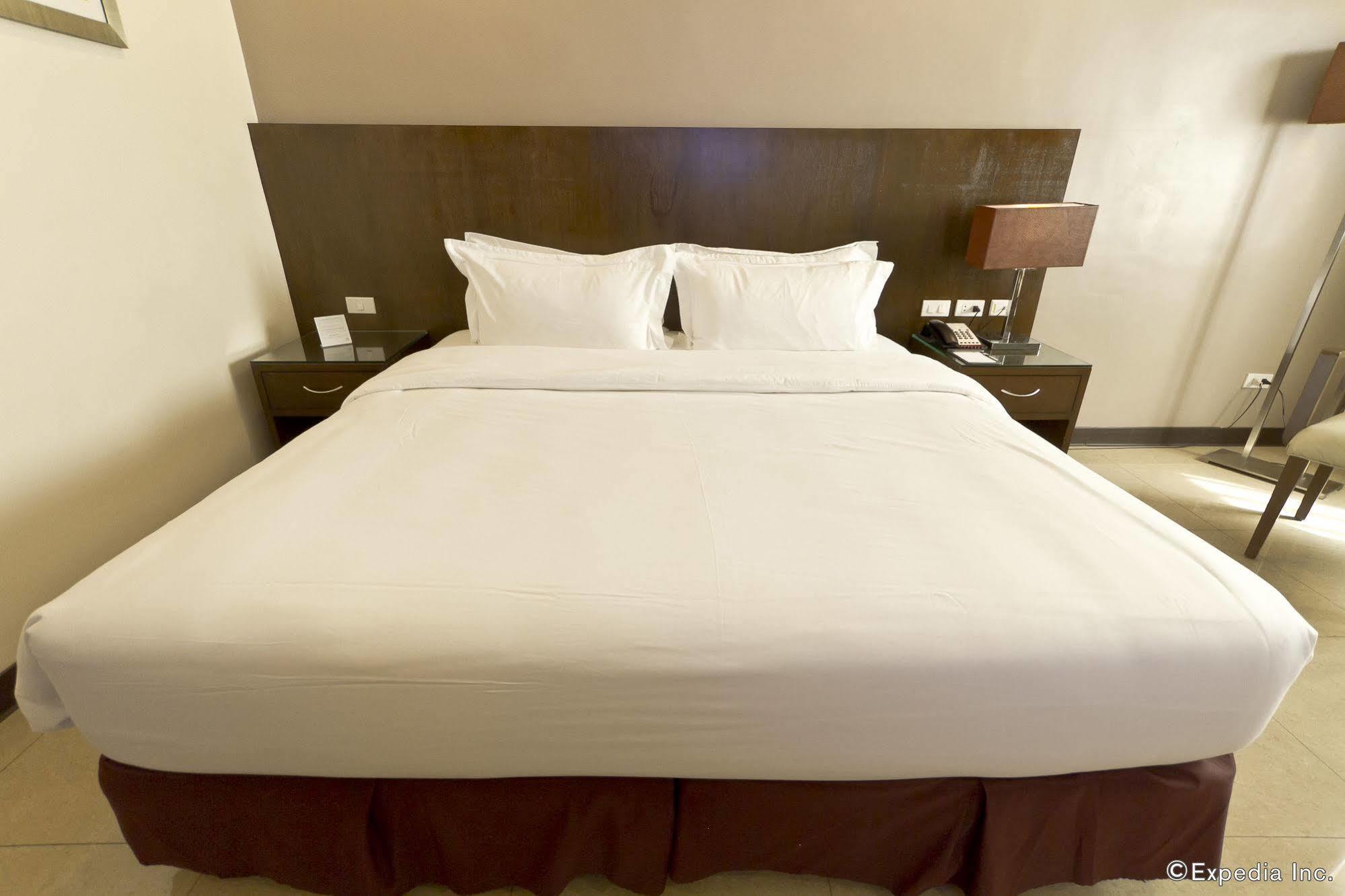 Mandarin Plaza Hotel Cebu Dış mekan fotoğraf