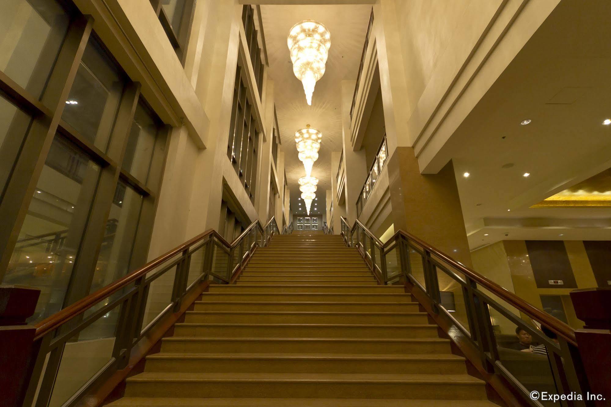Mandarin Plaza Hotel Cebu Dış mekan fotoğraf